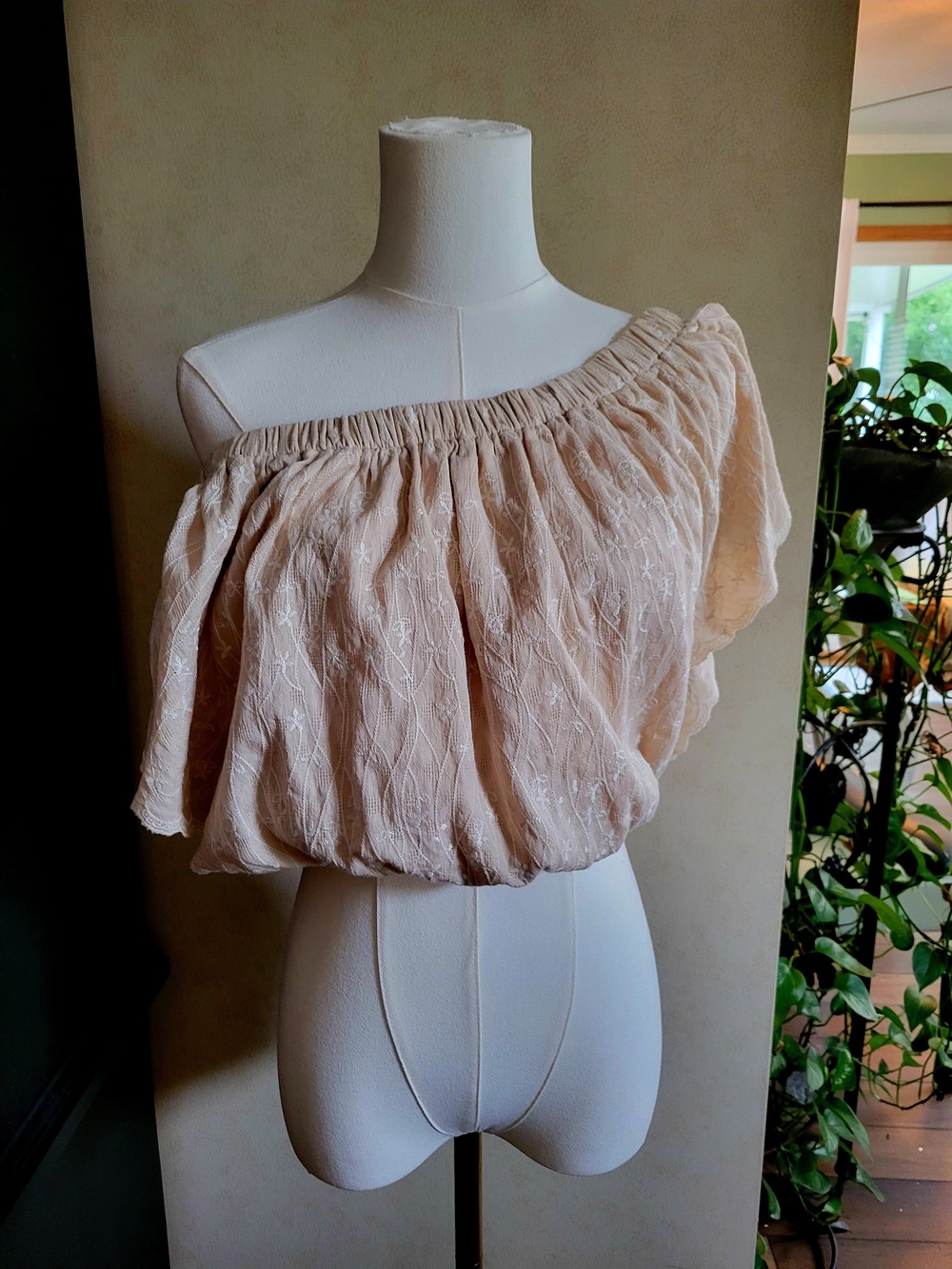 Women’s Off-Shoulder Blouson Top in Light Blush